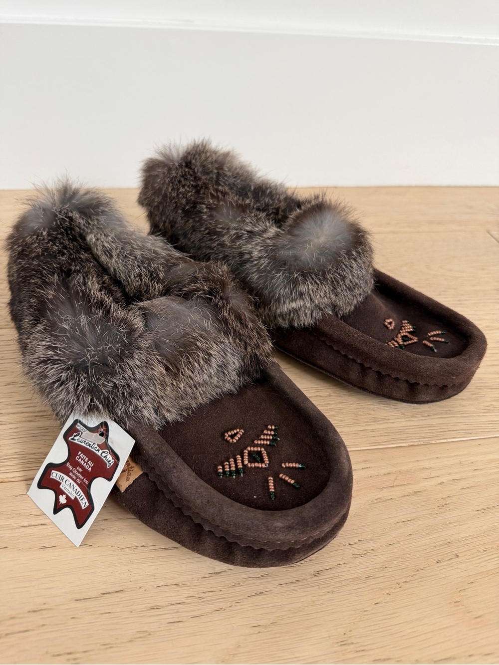 LAURENTIAN CHIEF Moccasin Slippers Fur Trim Fleece Lining Beaded Thunderbird NWT